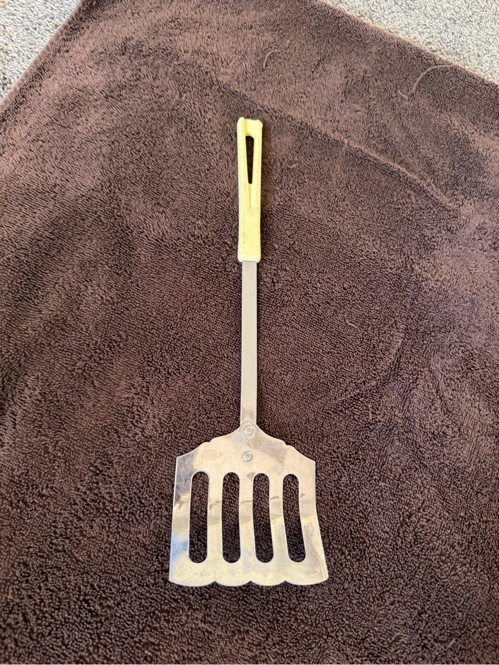 Vintage ANDROCK Slotted Spatula Turner Yellow Handle Stainless Steel USA Kitchen